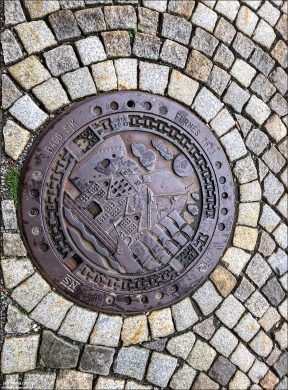 Крышка канализационного люка в Бергене.