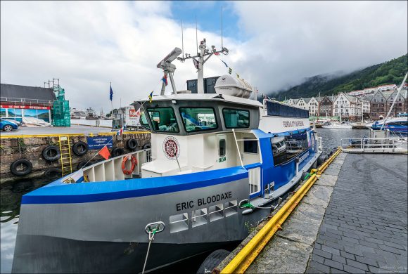 Судно Eric Bloodaxe (Эрик Кровавый топор) базируется на пирсе Бёршопен, и предлагает экскурсии по гавани и окрестностям.