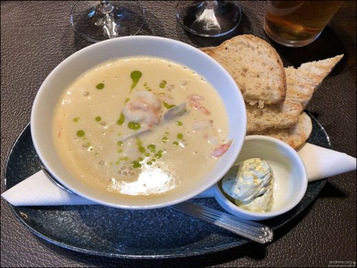 Рыбный чудо-суп (“fiskesuppe”) в ресторане “Wesselstuen”.