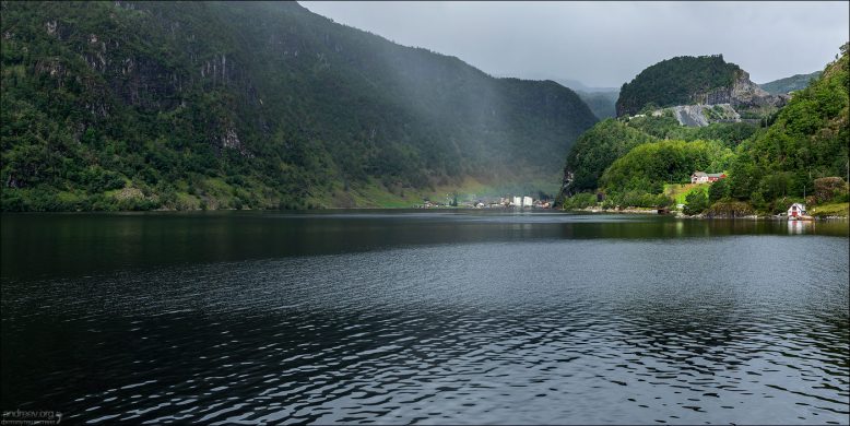 Vikanes (Виканес) — живописная деревня в муниципалитете Алвер округа Вестланд, Норвегия.