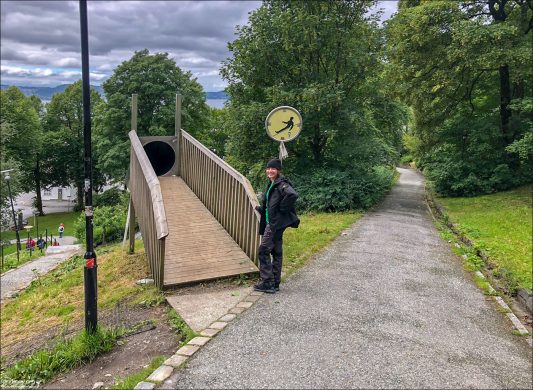 Детская горка-туннель.