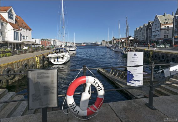 Ваген — центральная бухта и главная гавань Бергена, являющаяся историческим и коммерческим центром города. Ее название в переводе с норвежского означает просто «бухта».