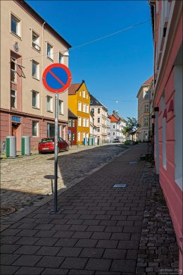 Улица Skottegaten буквально означает «улица шотландцев». Здесь жили иностранные моряки и торговцы, не входившие в ганзейскую элиту.