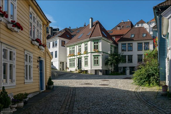 Sydneskleiven — крутой пешеходный подъём (kleiv) в старом Бергене.