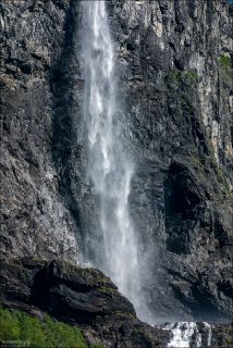 Благодаря своей высоте и вертикальному профилю, водопад Kjelfossen считается одним из самых зрелищных в Норвегии.