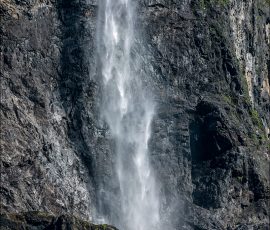 Благодаря своей высоте и вертикальному профилю, водопад Kjelfossen считается одним из самых зрелищных в Норвегии.