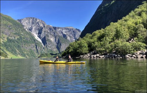 Продолжительность маршрута на каяках обычно 3–4 часа.