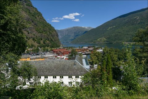 Деревня Флом в глубине Аурландсфьорда.