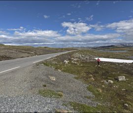 Снежная дорога Aurlandsfjellet открыта только с июня по октябрь, и является отличной альтернативой длинному Лердальскому тоннелю.
