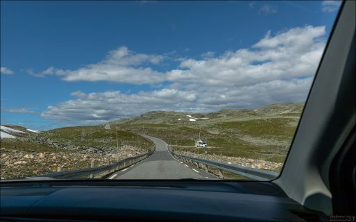 Aurlandsfjellet (Снежная дорога) — «национальная туристическая дорога»: сам переезд — это главная достопримечательность, требующая времени на остановки для фото.