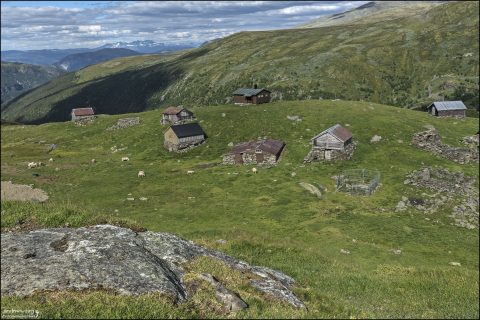Постройки на горной ферме.