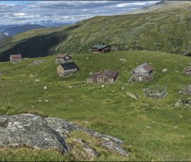 Постройки на горной ферме.