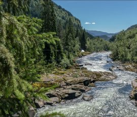 Река Странда (норв. Strandaelva) протекает в коммуне Восс (фюльке Вестланн, Норвегия). Известна богатой популяцией лосося и используется в целях местной гидроэнергетики.