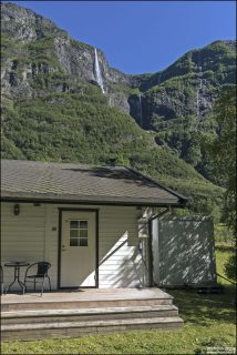 Gudvangen Fjordtell — атмосферный отель на берегу фьорда.