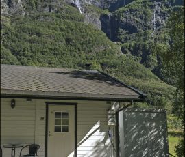 Gudvangen Fjordtell — атмосферный отель на берегу фьорда.