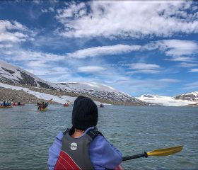 Каякинг по Styggevatnet — это редкая возможность подплыть к леднику Austdalsbreen.