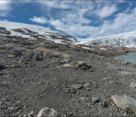 Ледник Austdalsbreen известен тем, что реагирует на климат быстрее многих соседних ледников.