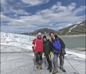 В средней части ледника Austdalsbreen.