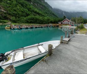 Несмотря на взвесь, вода в озере очень чистая (мало органики) и почти нет «болотных» примесей.
