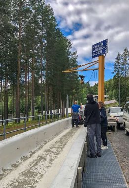 Посадочная площадка в колесные бобы (Hjulbob / Wheelbob) на треке в Хундерфоссене. Инфраструктура объекта позволяет использовать олимпийский желоб в коммерческих и тренировочных целях круглый год.