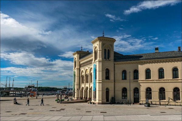 Нобелевский центр мира в Осло. Знаменитый музей и культурный центр в здании бывшего Западного вокзала XIX века.