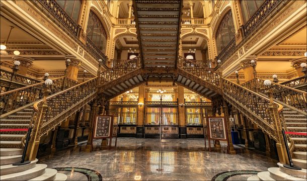 Дворец почты (Palacio de Correos de México): Интерьер центрального почтамта Мехико, построенного в начале XX века и признанного художественным памятником.
